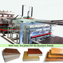 Linha de prensa de melamina laminada automática / linha de produção de painéis de móveis totalmente automáticos